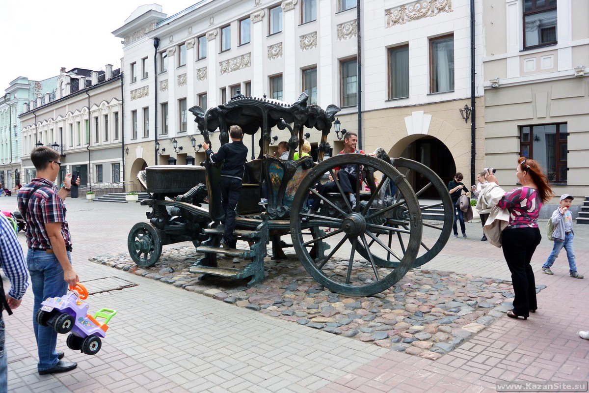 Карета на Баумана в Казани. Казанский Арбат карета. Карета на Арбате в Казани. Карета в Казани на улице Баумана.